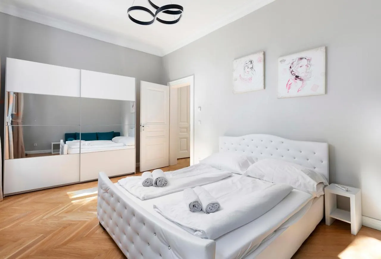 Imperial Apartments Schoenbrunn - Contactless Check-In Bécs
